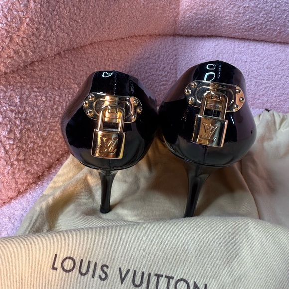 Louis Vuitton Black Patent Heels with Gold Accents - Picture 3 of 8